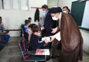 توزیع ۴۰ هزار بسته ماسک در بین دانش آموزان مناطق محروم آذربایجان شرقی