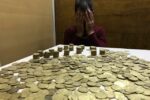 کشف سکه‌های تاریخی اصلی و جعلی در ورامین