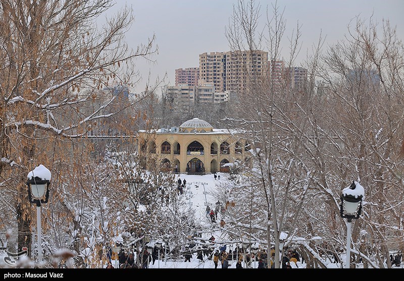 شادی مردم تبریز پس از بارش برف