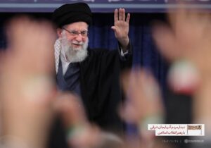«مِهر ایران»، شعری که مردم تبریز در حضور رهبر انقلاب خواندند