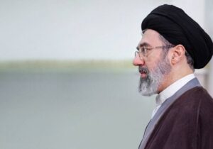 رهبر معظم انقلاب خطاب به محصلان: همواره پاسدار هویت ملی و پرچم نظام اسلامی باشید