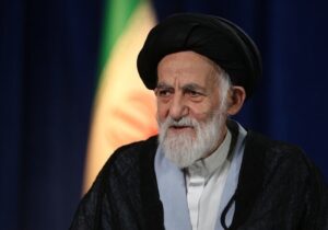 آیتالله شبیری زنجانی: خودحقپنداری و تندروی به جامعه آسیب میزند