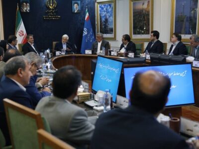 روایت عارف از استعفای پاکنژاد